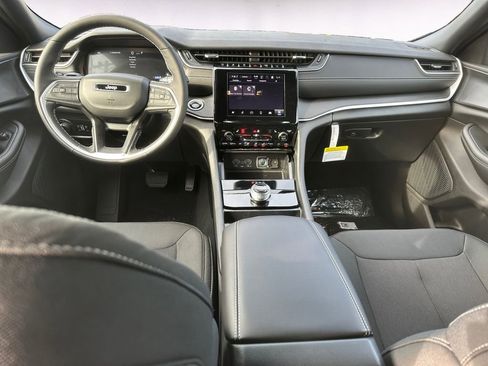 New 2025 Jeep Grand Cherokee Laredo X w/ Luxury Tech Group I AWD/4WD image 10