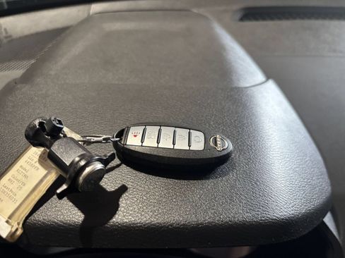Used 2025 Nissan Altima 2.5 SV FWD image 17