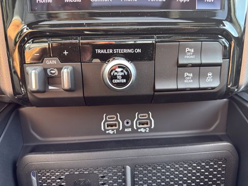 New 2026 RAM 1500 Big Horn AWD/4WD image 17
