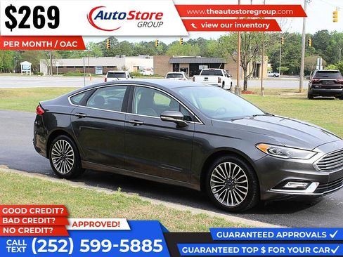 Used 2017 Ford Fusion SE w/ Fusion SE Technology Package image 4