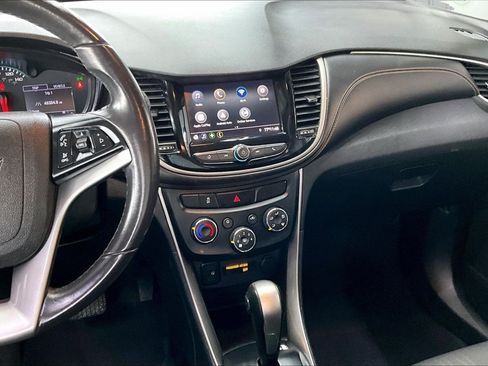 Used 2020 Chevrolet Trax LT w/ Driver Confidence Package AWD/4WD image 9