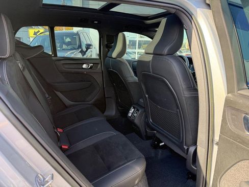 Certified 2023 Volvo XC40 B5 Ultimate w/ Protection Package Premier image 11