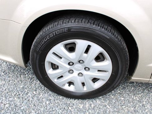 Used 2013 Dodge Grand Caravan SE FWD image 23
