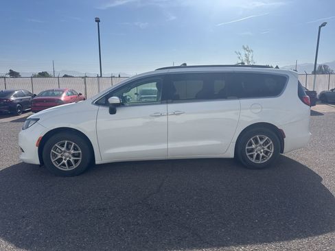 Used 2020 Chrysler Voyager Lxi image 2