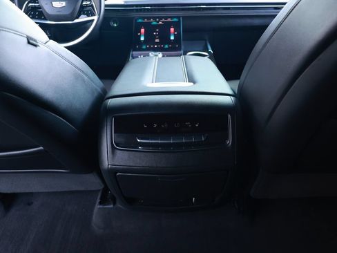 Used 2025 Cadillac Escalade ESV Premium Luxury AWD/4WD image 36
