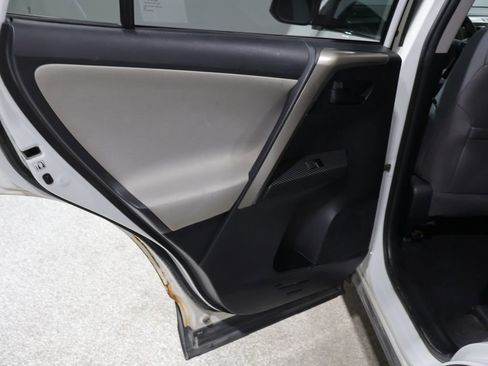 Used 2014 Toyota RAV4 LE AWD/4WD image 18