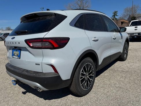 New 2025 Ford Escape SE w/ Class II Trailer Tow Package image 3