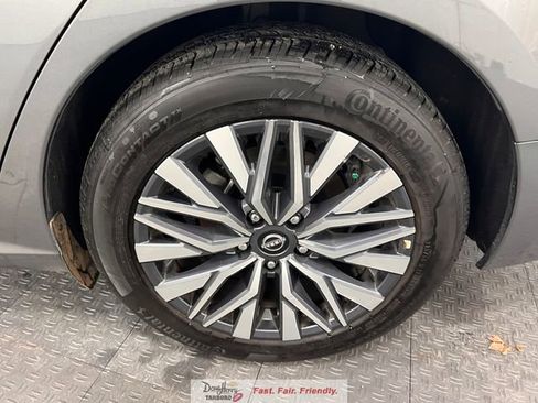 Used 2025 Nissan Altima 2.5 SV FWD image 21