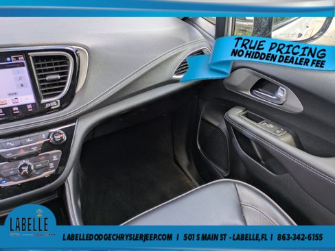 Used 2024 Chrysler Pacifica Limited w/ S Appearance Package AWD/4WD image 15