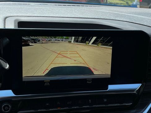 Used 2025 Chevrolet Silverado 1500 LT image 18