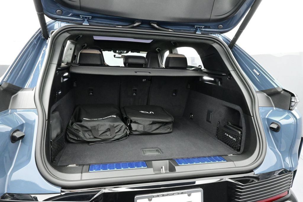 Certified 2026 Porsche Cayenne Turbo AWD/4WD image 16