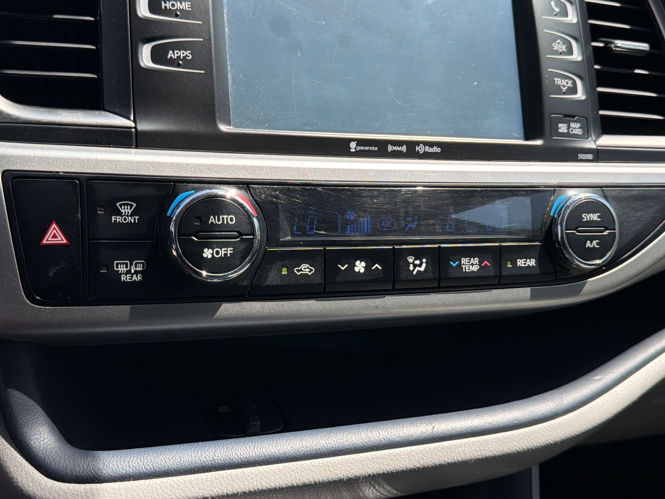 Used 2019 Toyota Highlander XLE FWD image 19