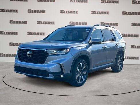 New 2025 Honda Pilot Touring image 1