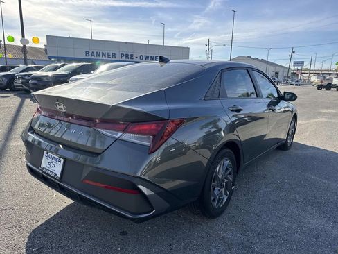 Used 2024 Hyundai Elantra SEL image 5