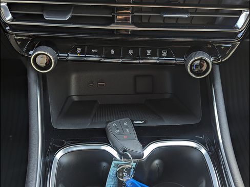 New 2026 Chevrolet Traverse LT w/ Driver Confidence Package FWD image 26