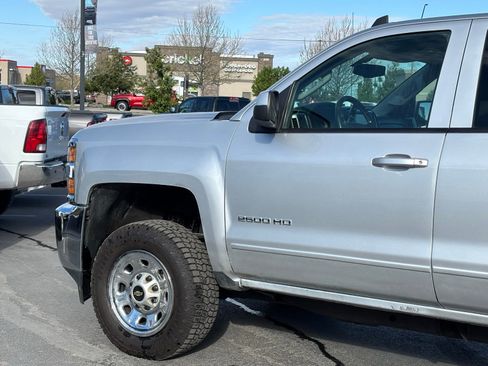 Used 2019 Chevrolet Silverado 2500 LT AWD/4WD image 6