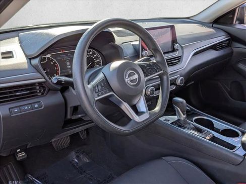 Used 2024 Nissan Altima 2.5 SV image 10
