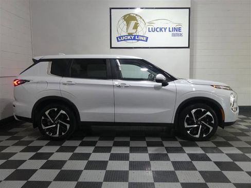 Used 2024 Mitsubishi Outlander SE AWD/4WD image 6