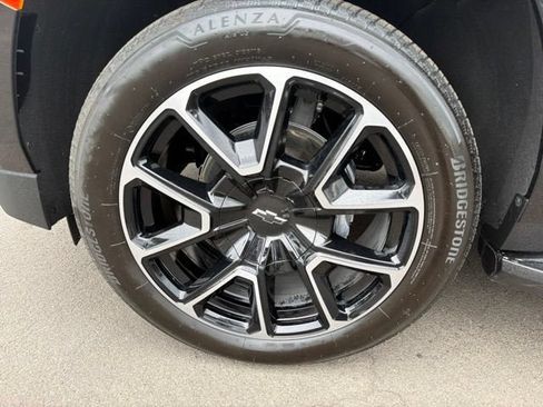 Used 2024 Chevrolet Suburban RST w/ Sport Performance Package AWD/4WD image 28