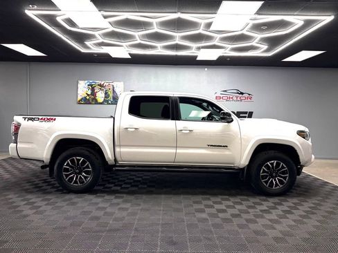 Used 2020 Toyota Tacoma TRD Sport w/ Technology Package AWD/4WD image 16