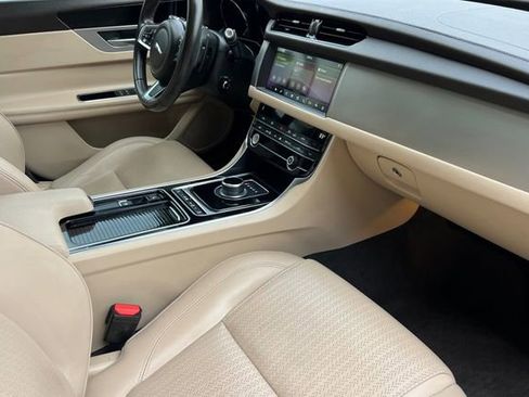 Used 2020 Jaguar XF Prestige image 17