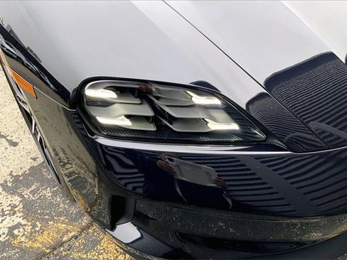 Used 2025 Porsche Taycan image 18