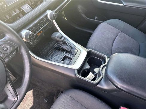 Used 2019 Toyota RAV4 XLE AWD/4WD image 18
