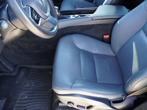 Used 2020 Volvo XC90 T6 Momentum w/ Advanced Package image 9