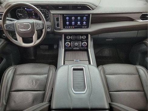 Used 2021 GMC Yukon Denali w/ Denali Premium Package AWD/4WD image 11