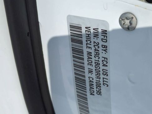 Used 2024 Chrysler Pacifica Touring-L image 27