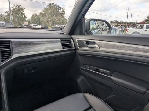 Used 2020 Volkswagen Atlas Cross Sport SE image 17