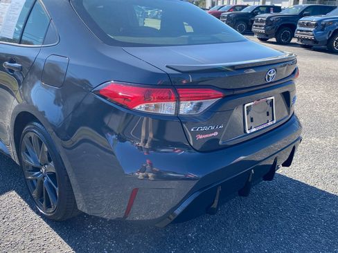 Used 2024 Toyota Corolla SE w/ SE Package image 9