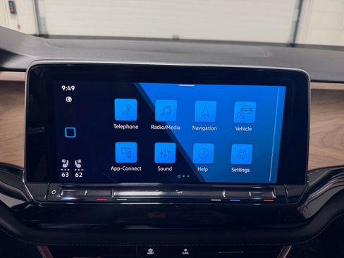 Used 2024 Volkswagen Atlas SE AWD/4WD image 17