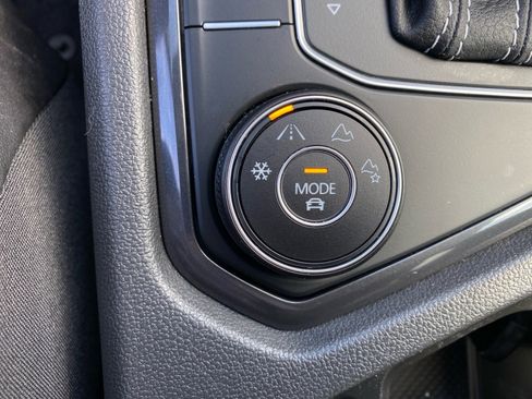 Used 2021 Volkswagen Tiguan SE R-Line image 13