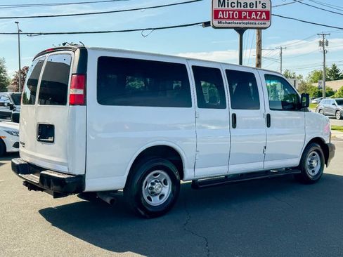 Used 2018 Chevrolet Express 2500 LS w/ Driver Convenience Package RWD image 4