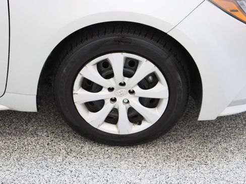 Used 2024 Toyota Corolla LE FWD image 5