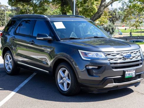 Used 2018 Ford Explorer XLT w/ Equipment Group 201A image 4