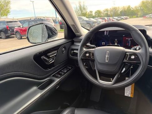 New 2026 Lincoln Aviator AWD image 17
