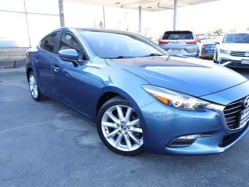Used 2017 MAZDA MAZDA3 Touring w/ Popular Equipment Package FWD image 2