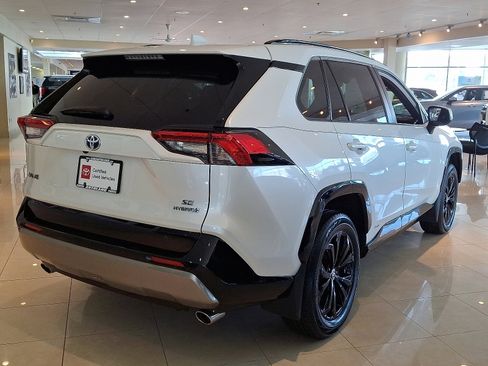 Certified 2023 Toyota RAV4 SE image 7