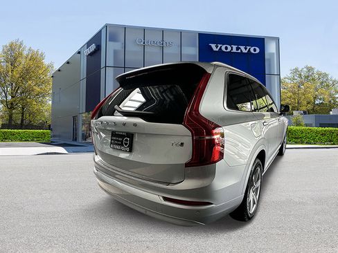 Certified 2022 Volvo XC90 T6 Momentum image 5