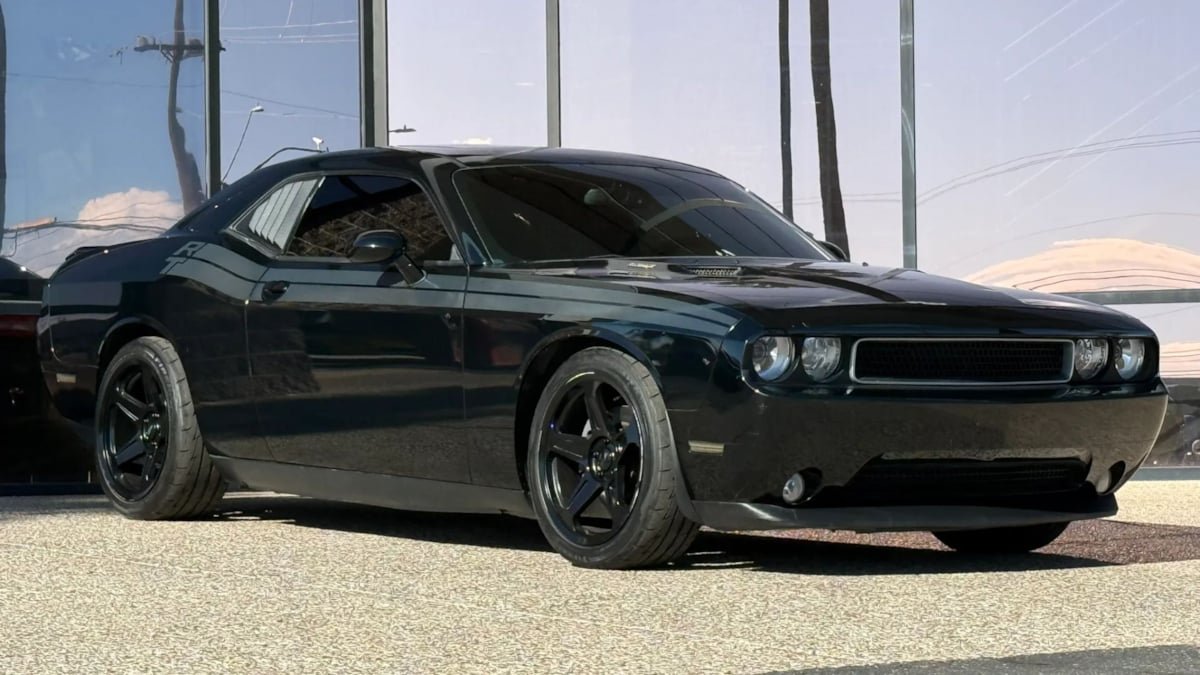 Used 2013 Dodge Challenger R/T RWD image 17