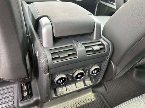 Used 2021 Land Rover Defender 110 X-Dynamic SE image 13