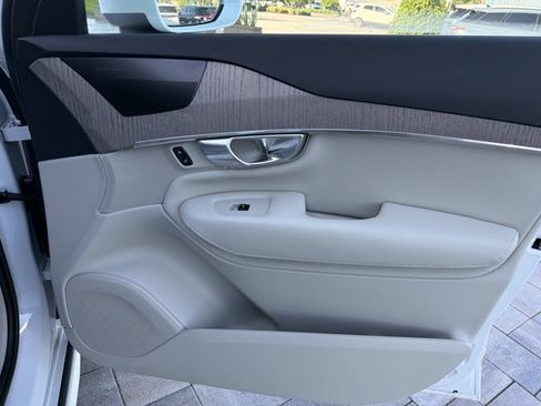 Used 2023 Volvo XC90 B6 Plus w/ Protection Package Premier AWD/4WD image 18