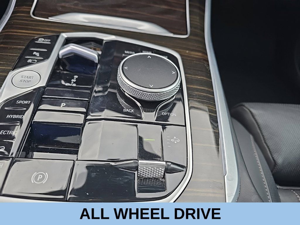 Used 2025 BMW X5 xDrive50e AWD/4WD image 25