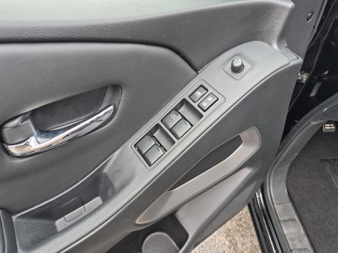 Used 2023 Nissan Frontier SV w/ Technology Package image 11