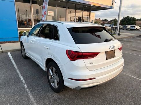 Used 2020 Audi Q3 2.0T Premium w/ Convenience Package AWD/4WD image 3
