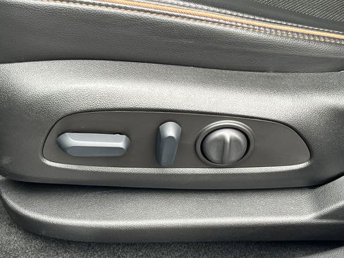 Used 2022 GMC Acadia AT4 w/ Technology Package image 21