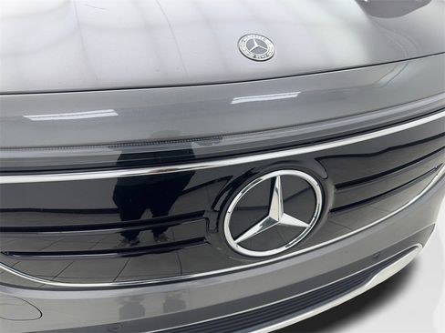 Used 2023 Mercedes-Benz EQB 300 4MATIC image 25