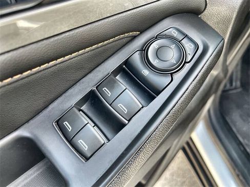 Used 2021 Chevrolet Traverse LS FWD image 21